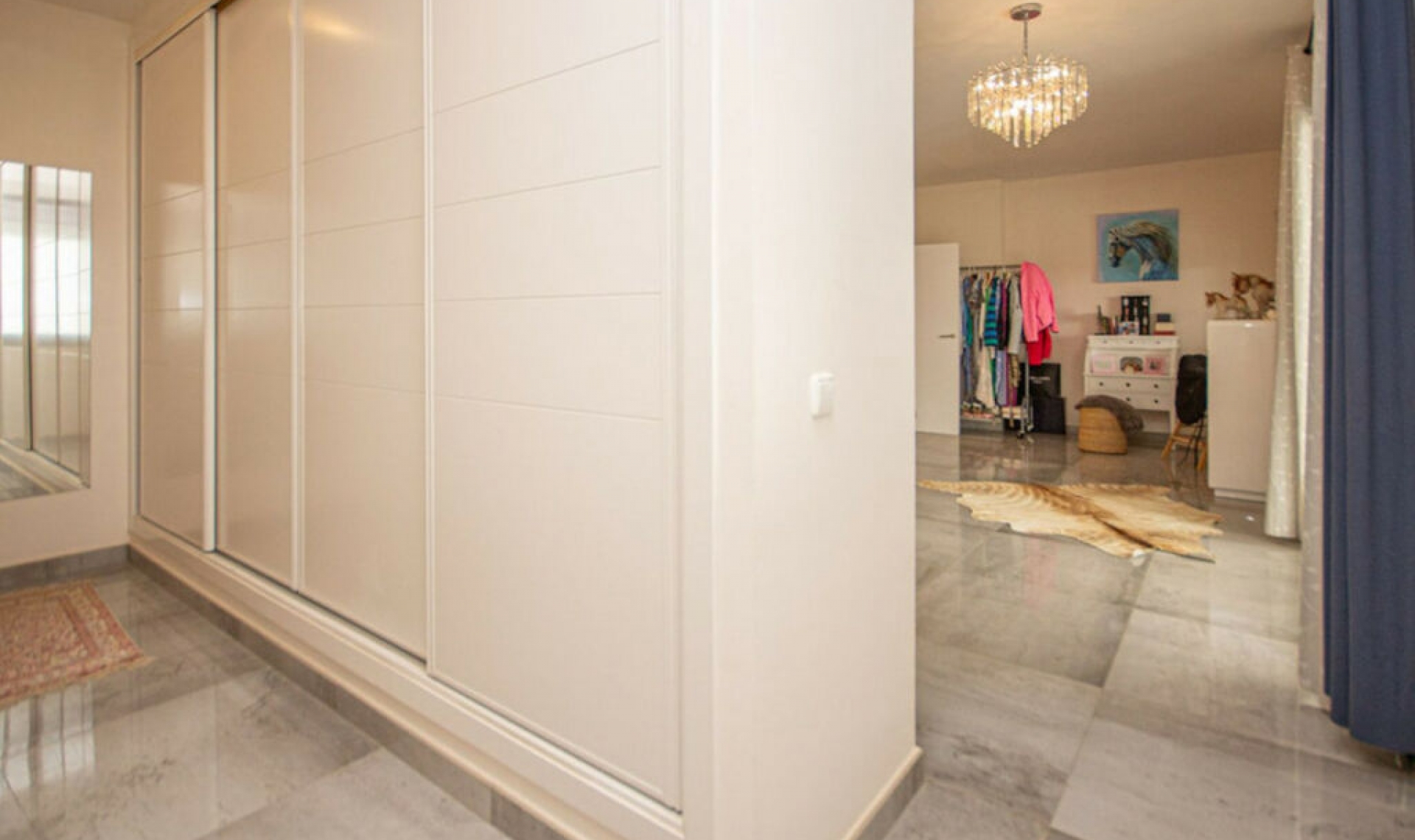 Resale - House -
La Mairena