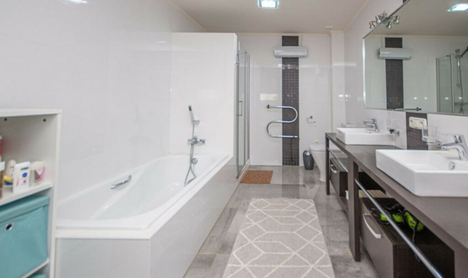 Resale - House -
La Mairena