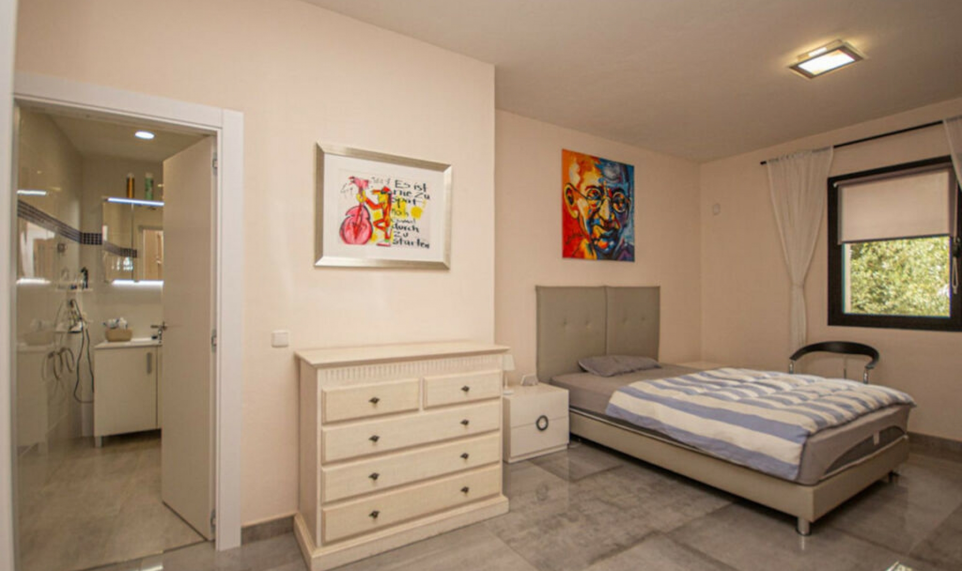 Resale - House -
La Mairena