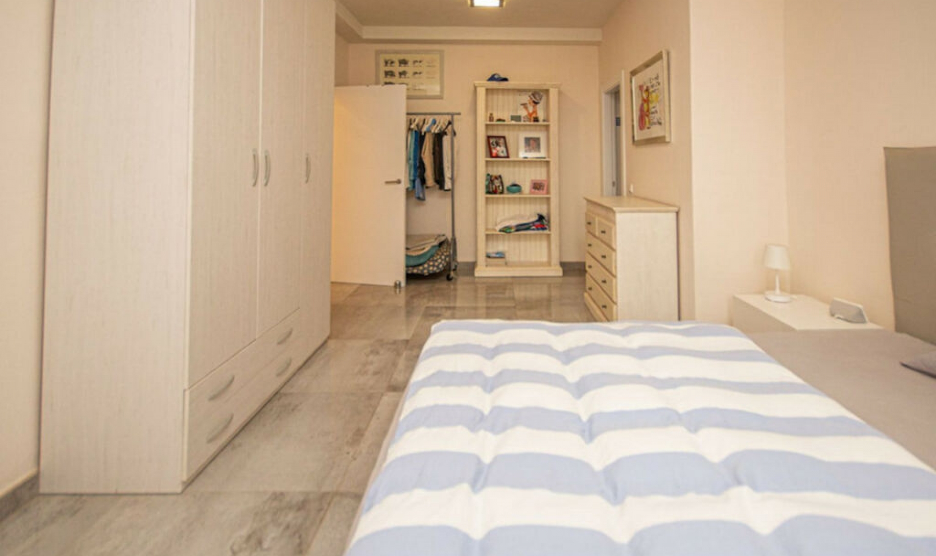 Resale - House -
La Mairena