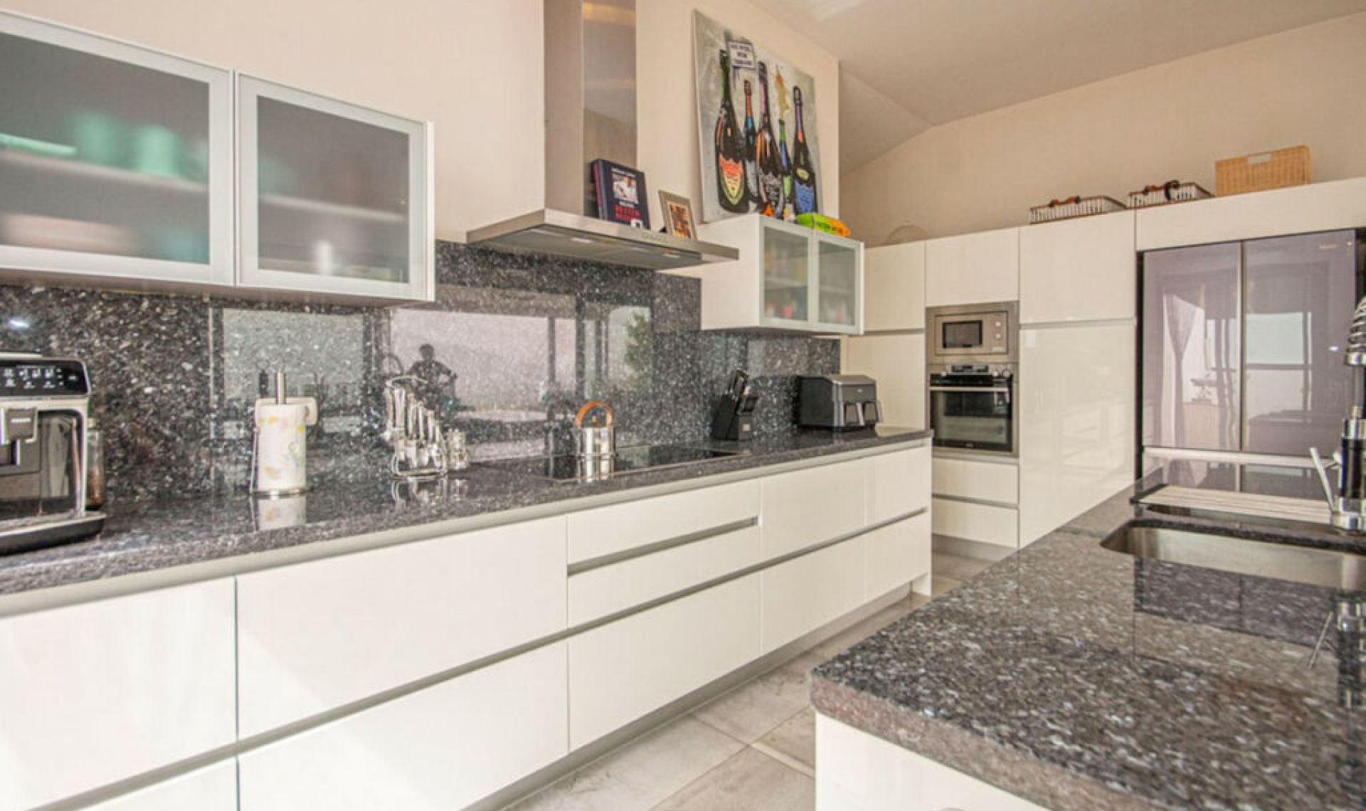 Resale - House -
La Mairena