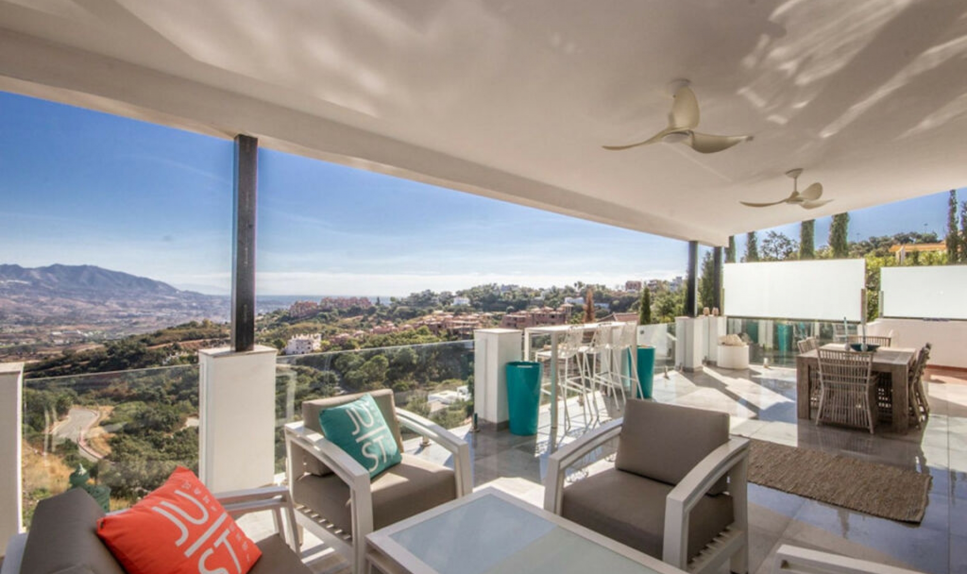 Resale - House -
La Mairena