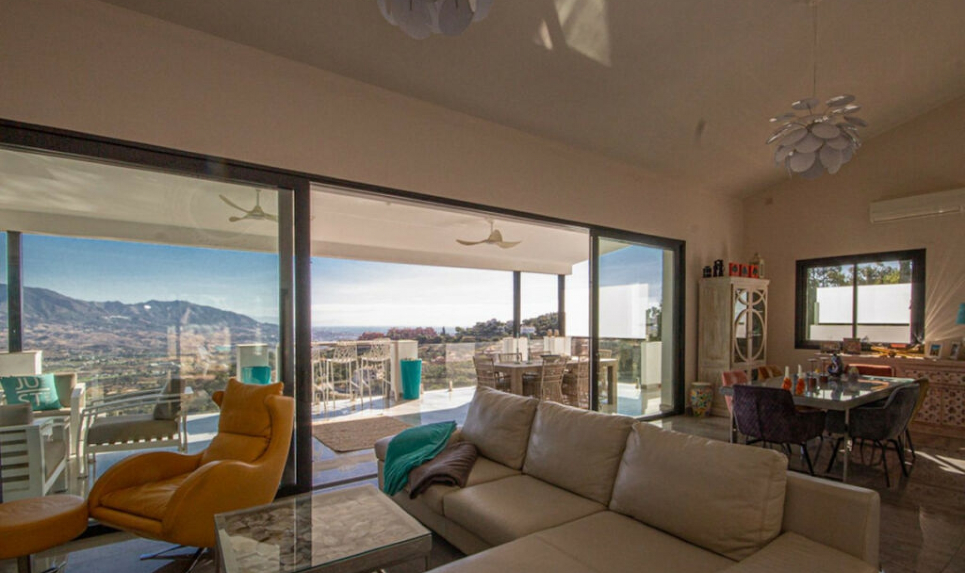 Resale - House -
La Mairena