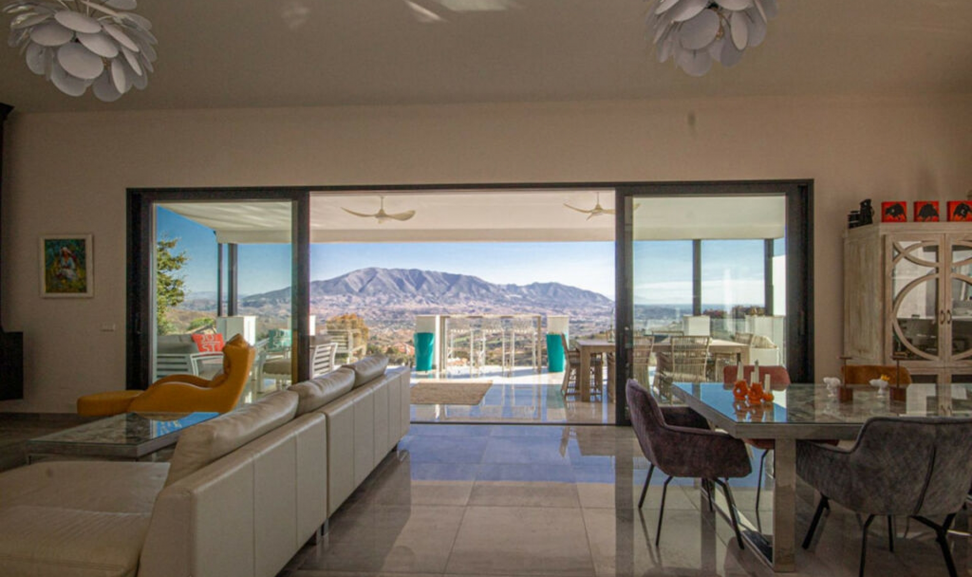 Resale - House -
La Mairena