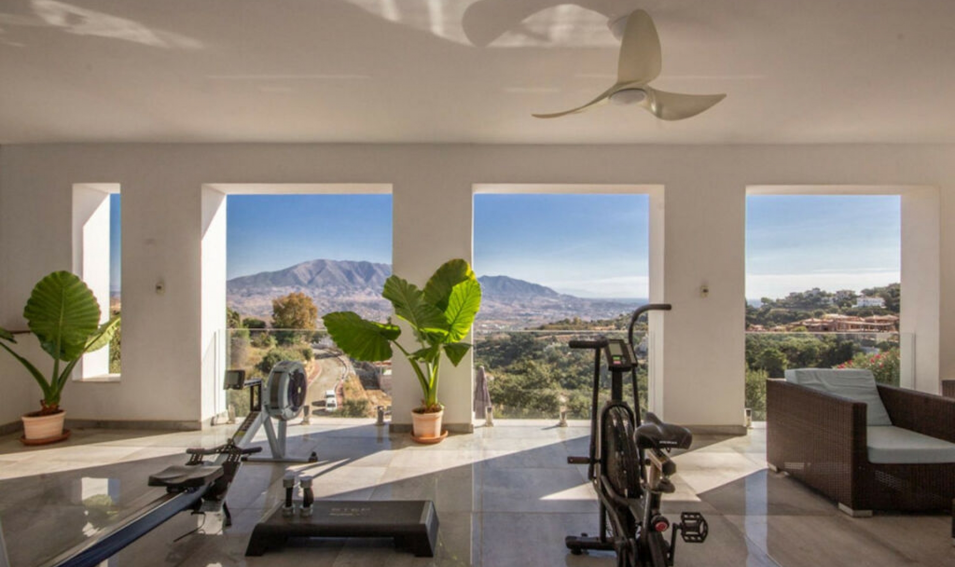 Resale - House -
La Mairena