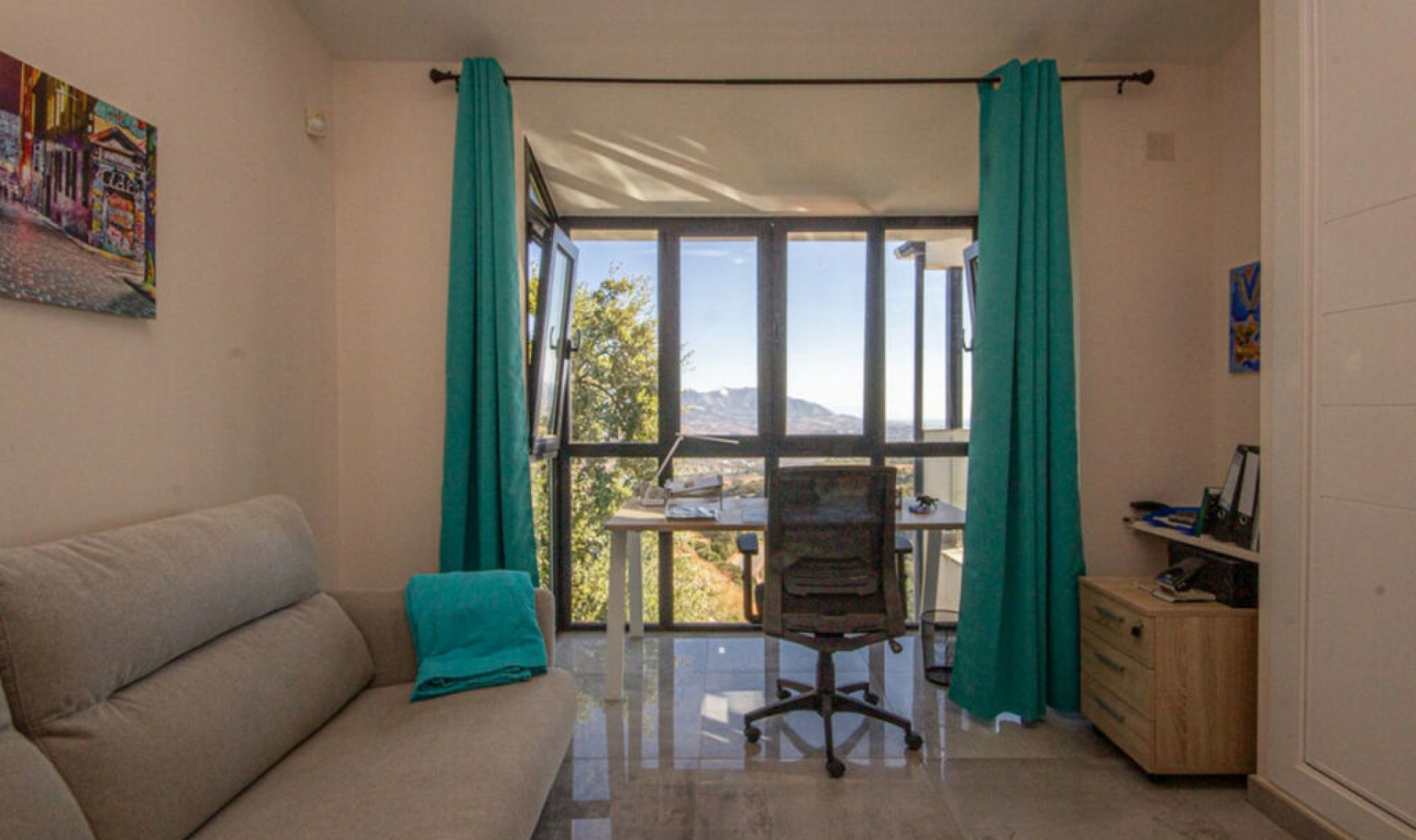 Resale - House -
La Mairena