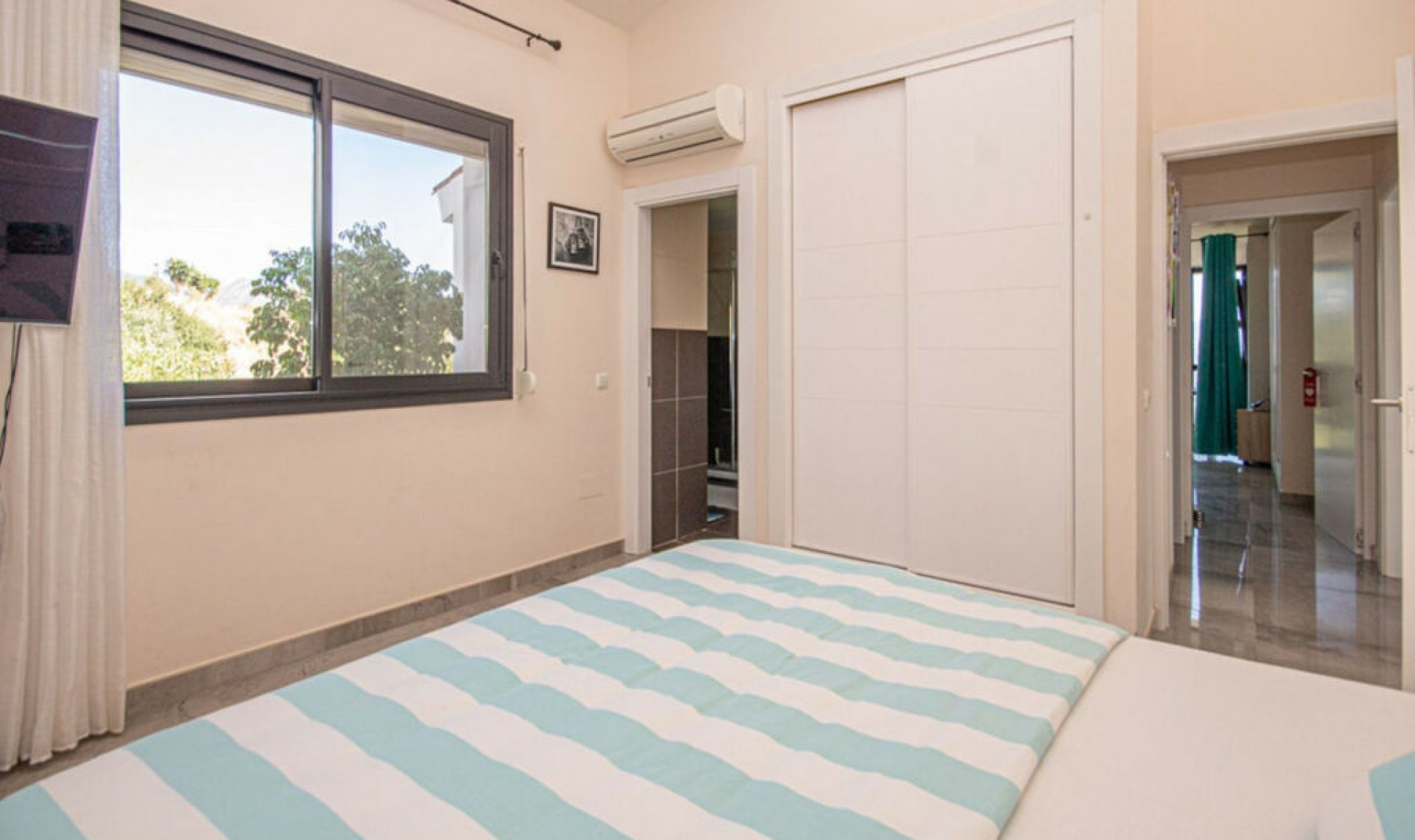 Resale - House -
La Mairena