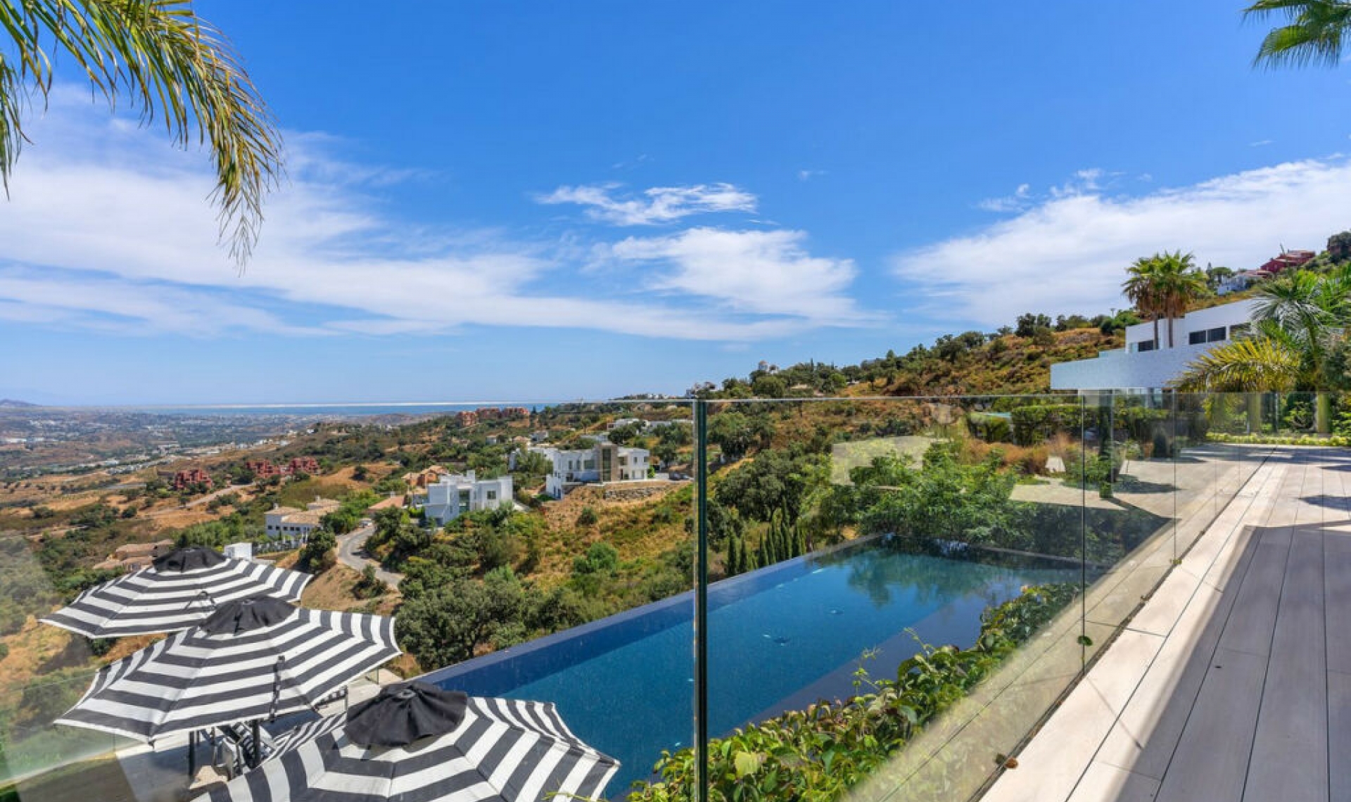 Resale - House -
La Mairena