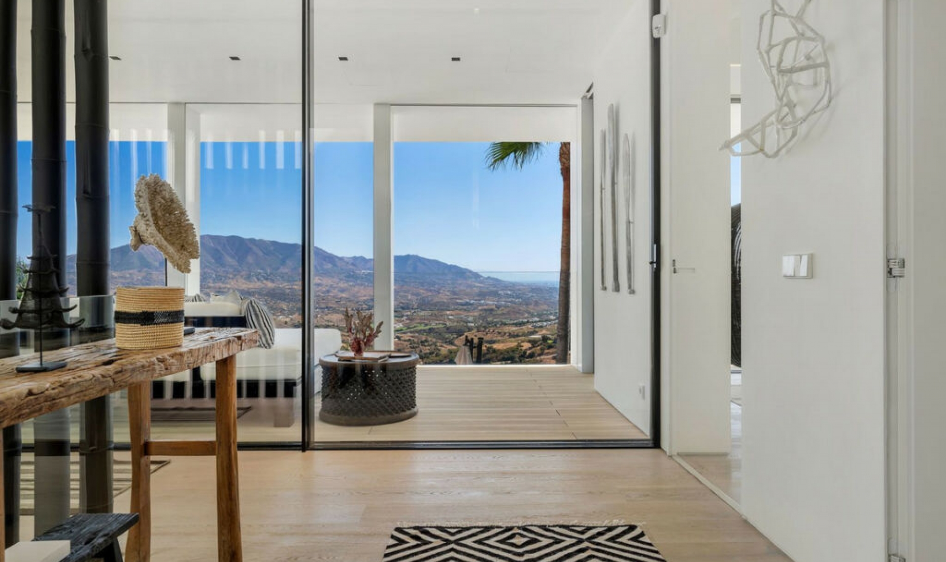 Resale - House -
La Mairena