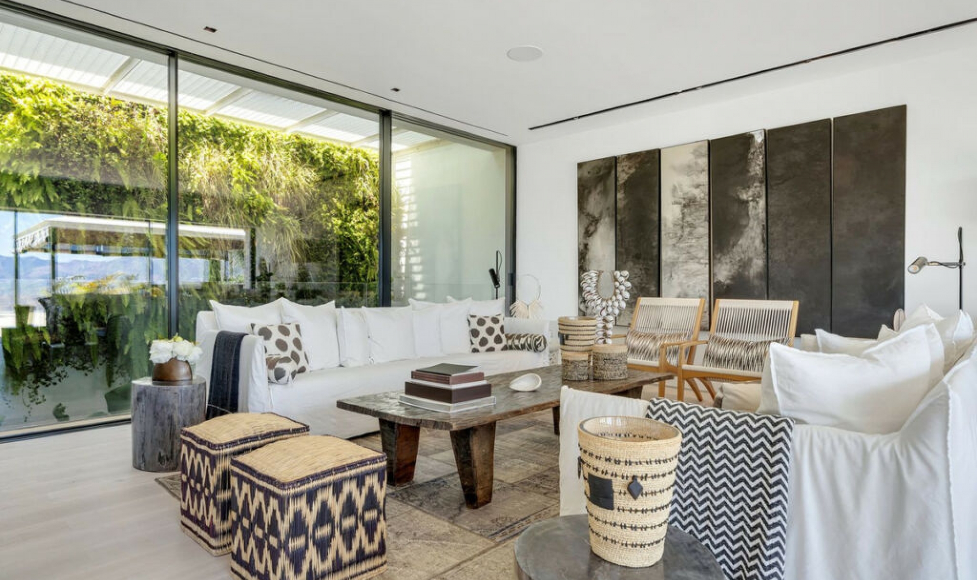 Resale - House -
La Mairena