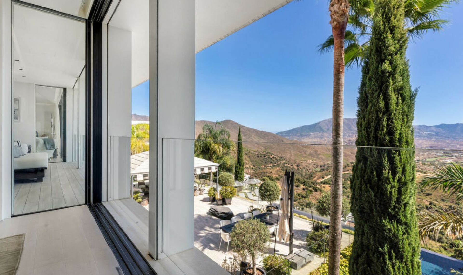 Resale - House -
La Mairena