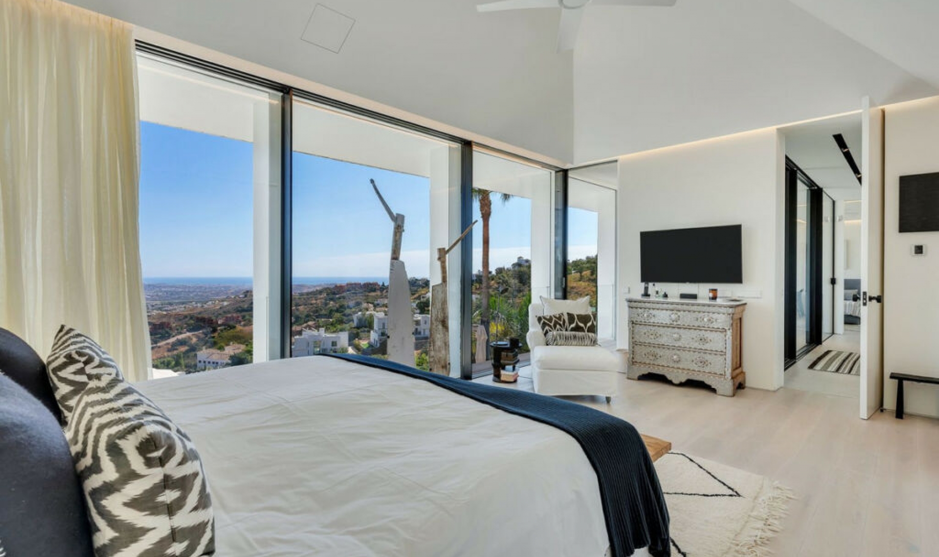 Resale - House -
La Mairena