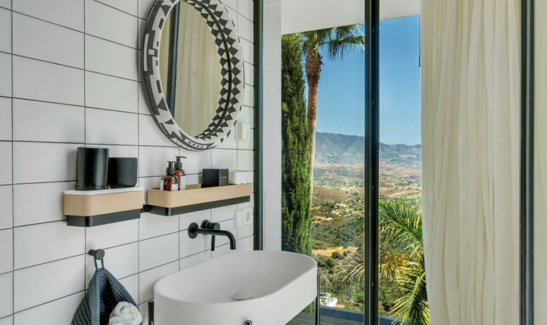 Resale - House -
La Mairena