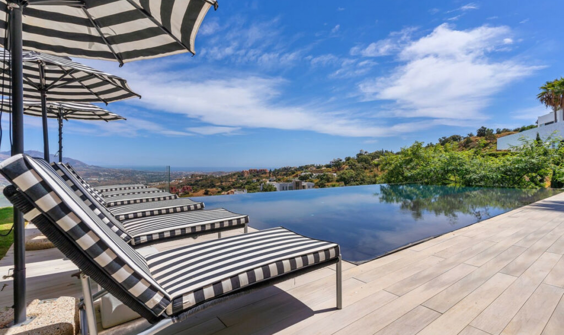 Resale - House -
La Mairena