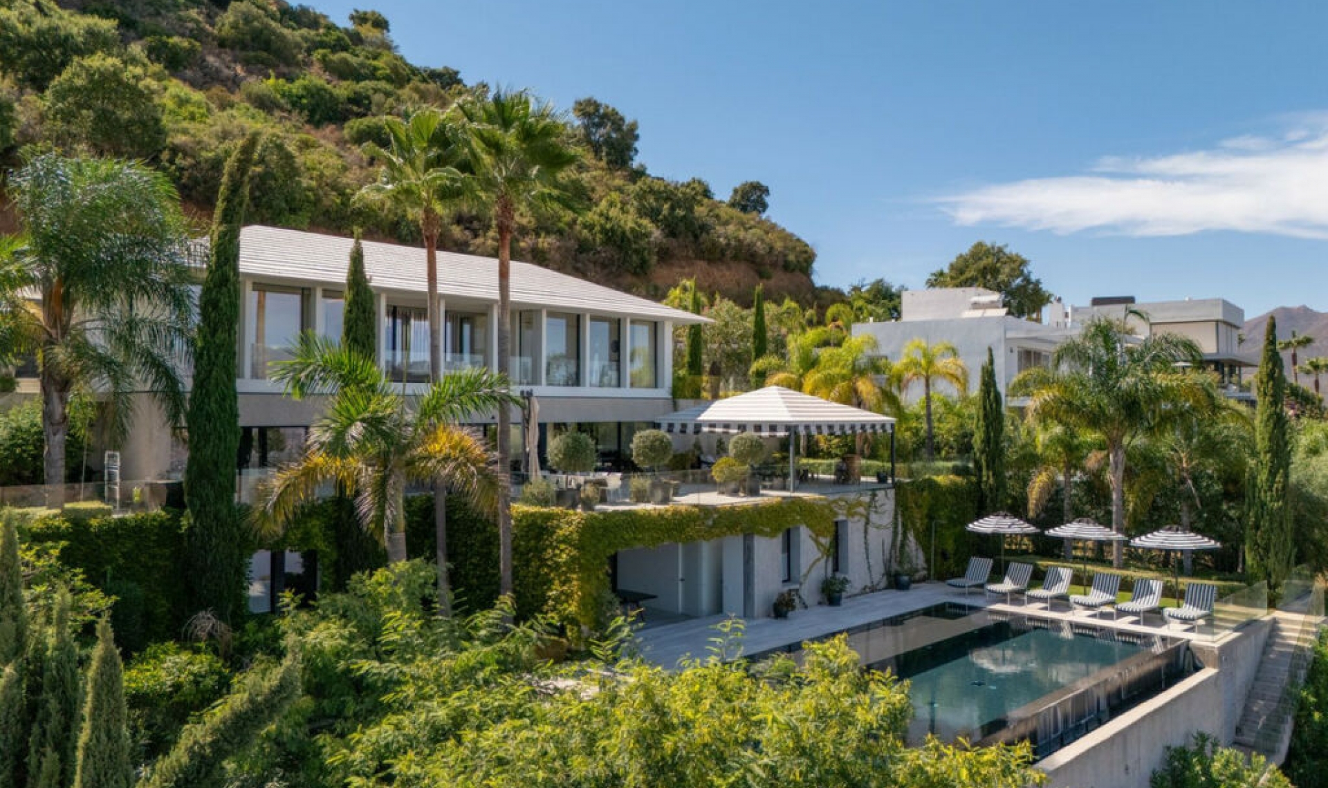 Resale - House -
La Mairena