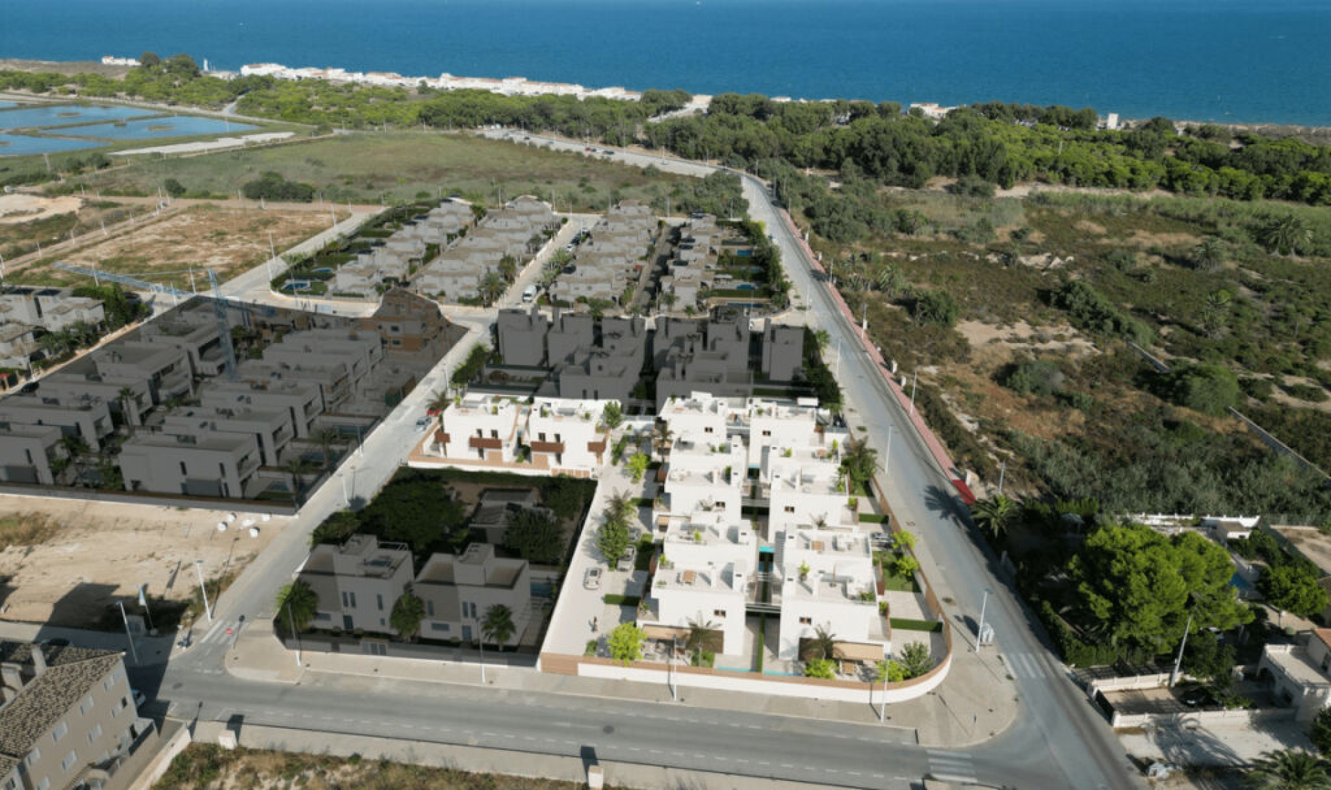 Resale - House -
La Marina
