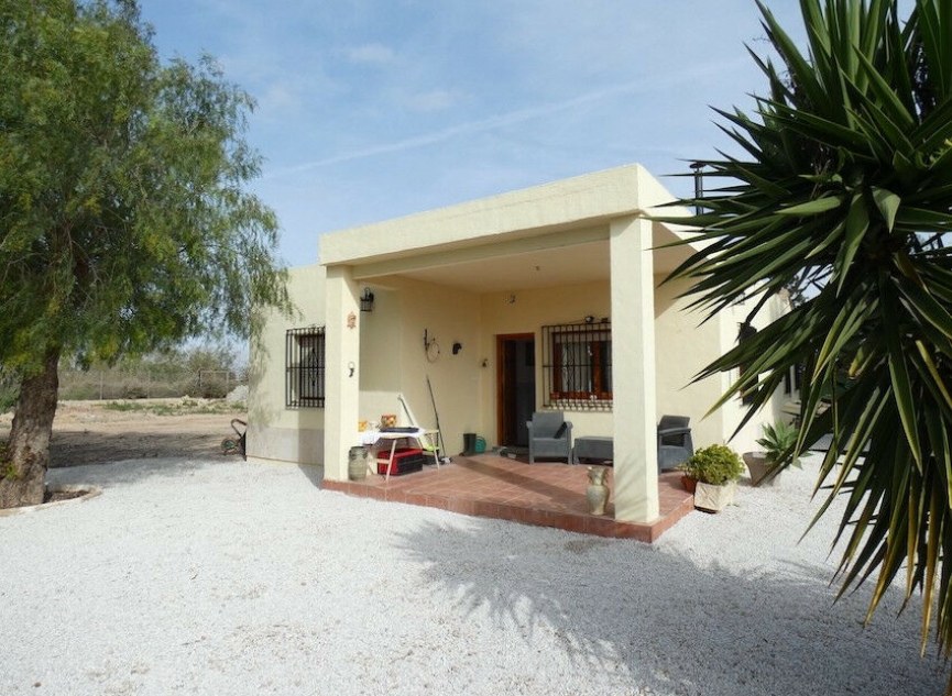 Resale - House -
La Marina