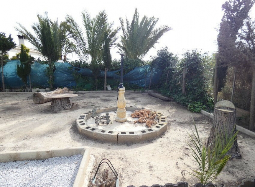 Resale - House -
La Marina