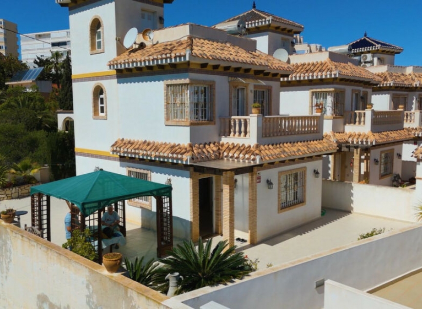 Resale - House -
La Mata
