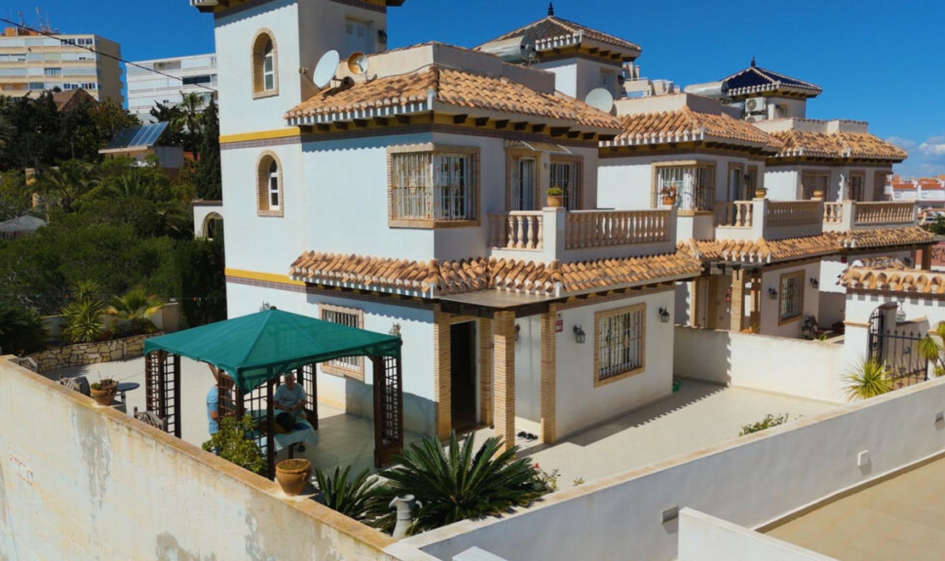 Resale - House -
La Mata