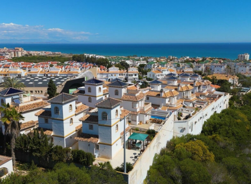 Resale - House -
La Mata