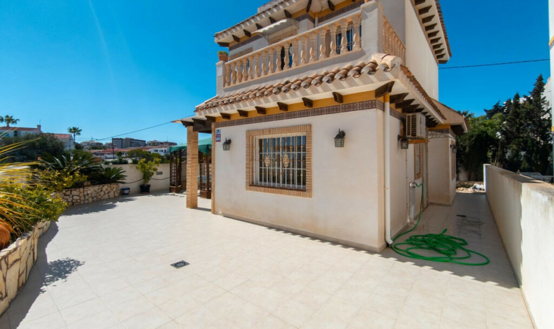 Resale - House -
La Mata