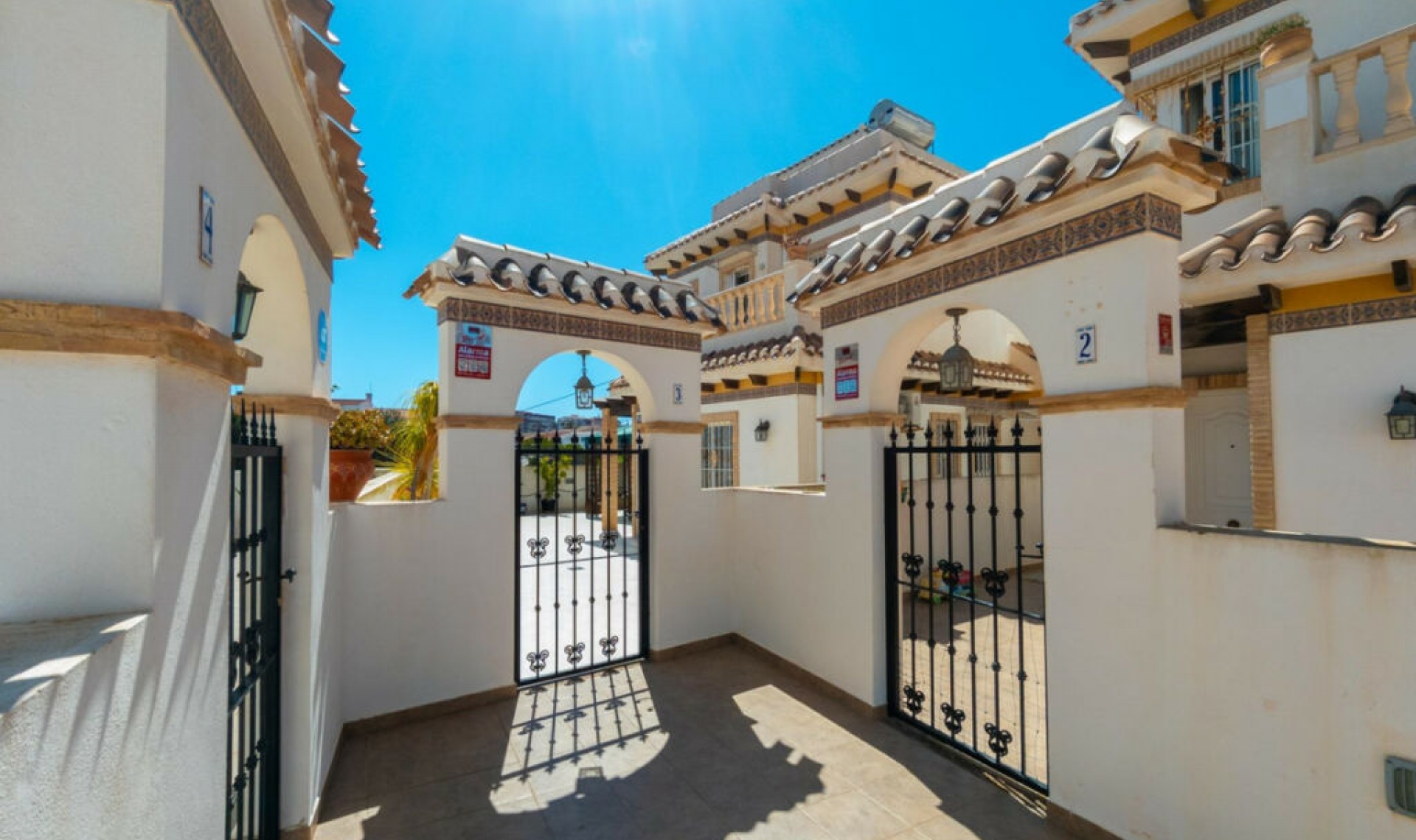 Resale - House -
La Mata