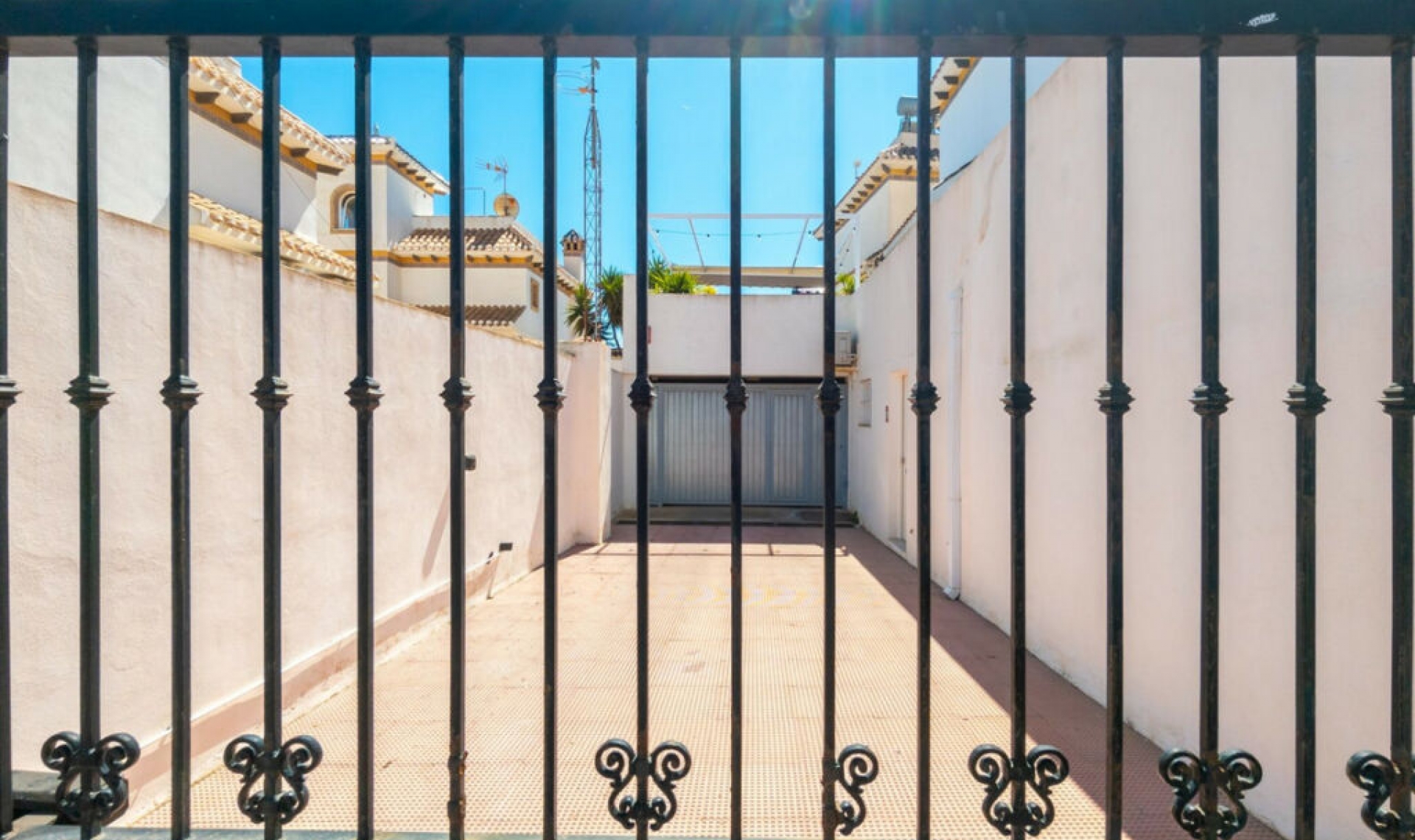 Resale - House -
La Mata