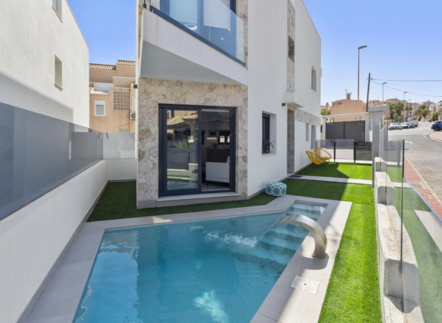 Resale - House -
La Mata
