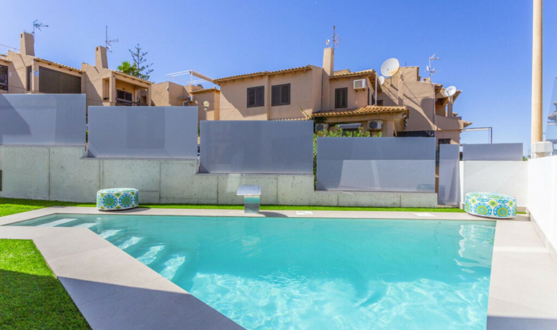 Resale - House -
La Mata