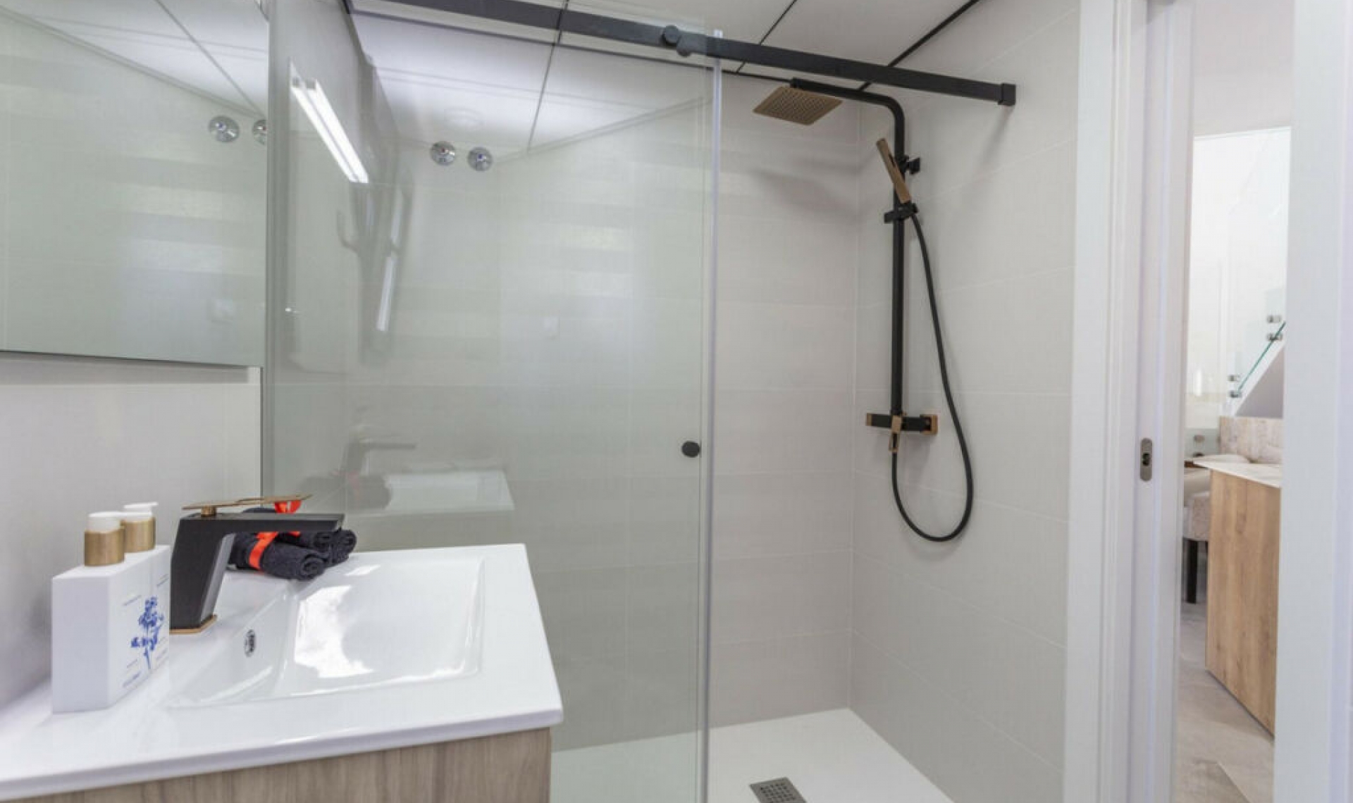 Resale - House -
La Mata