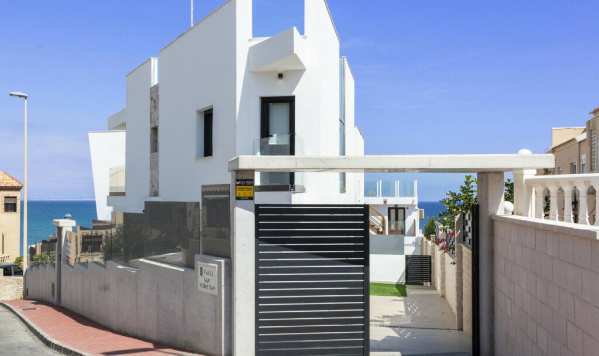 Resale - House -
La Mata