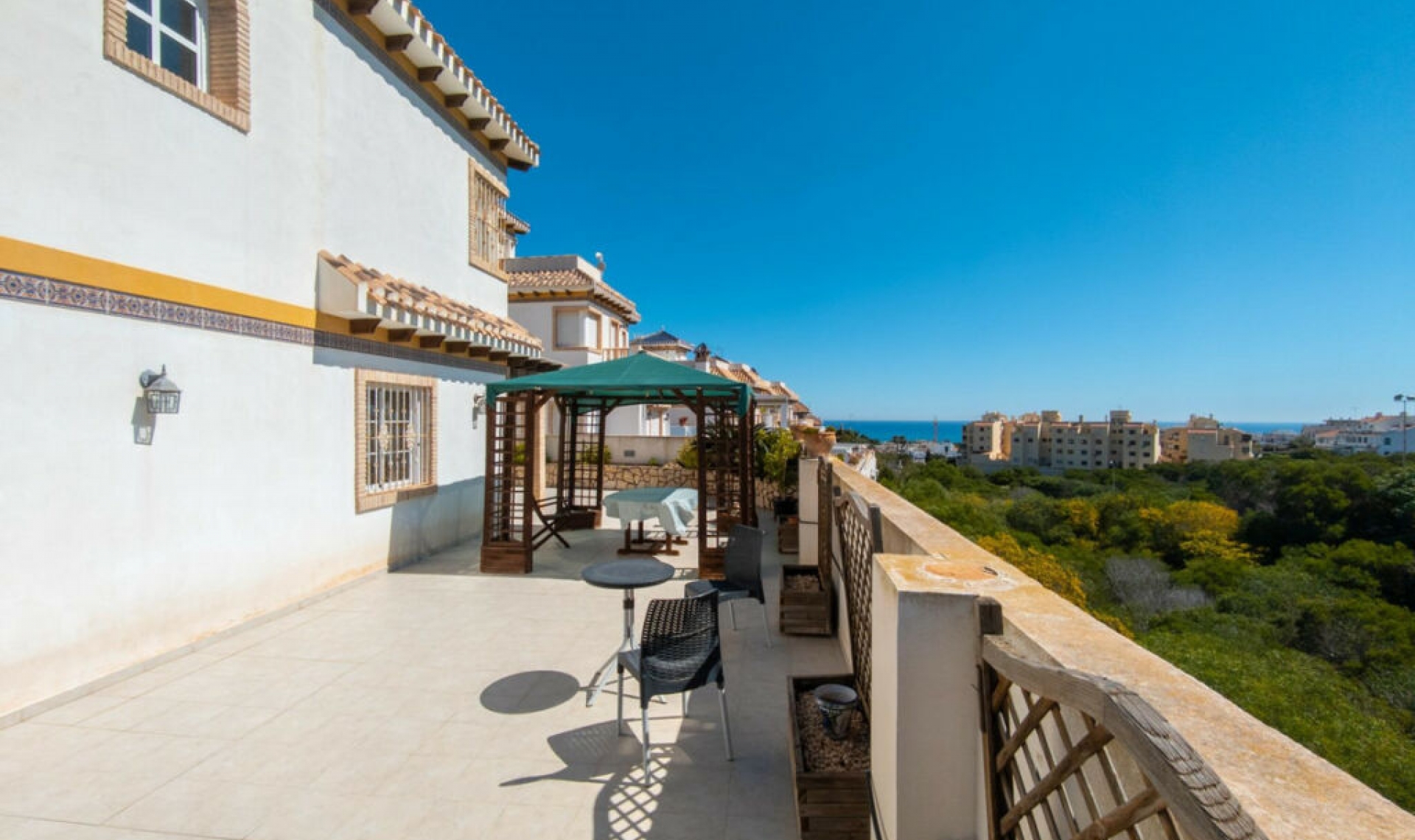 Resale - House -
La Mata