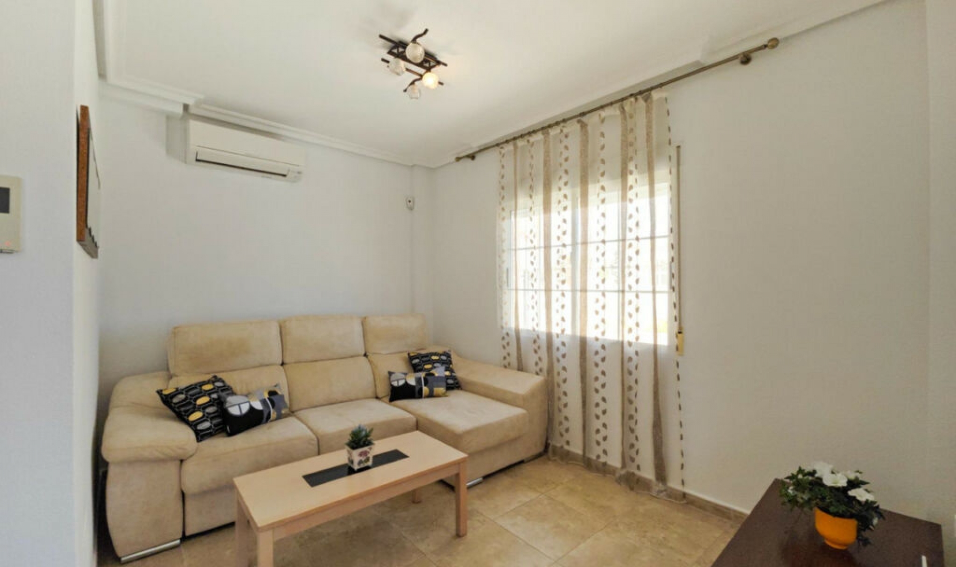 Resale - House -
La Mata