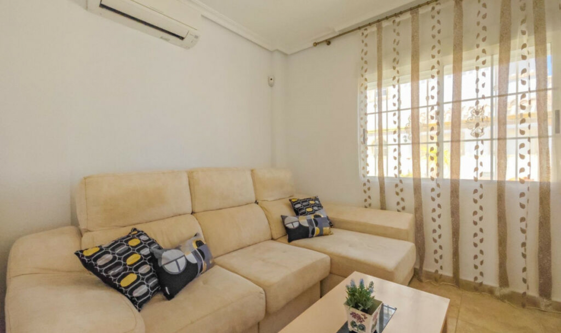 Resale - House -
La Mata
