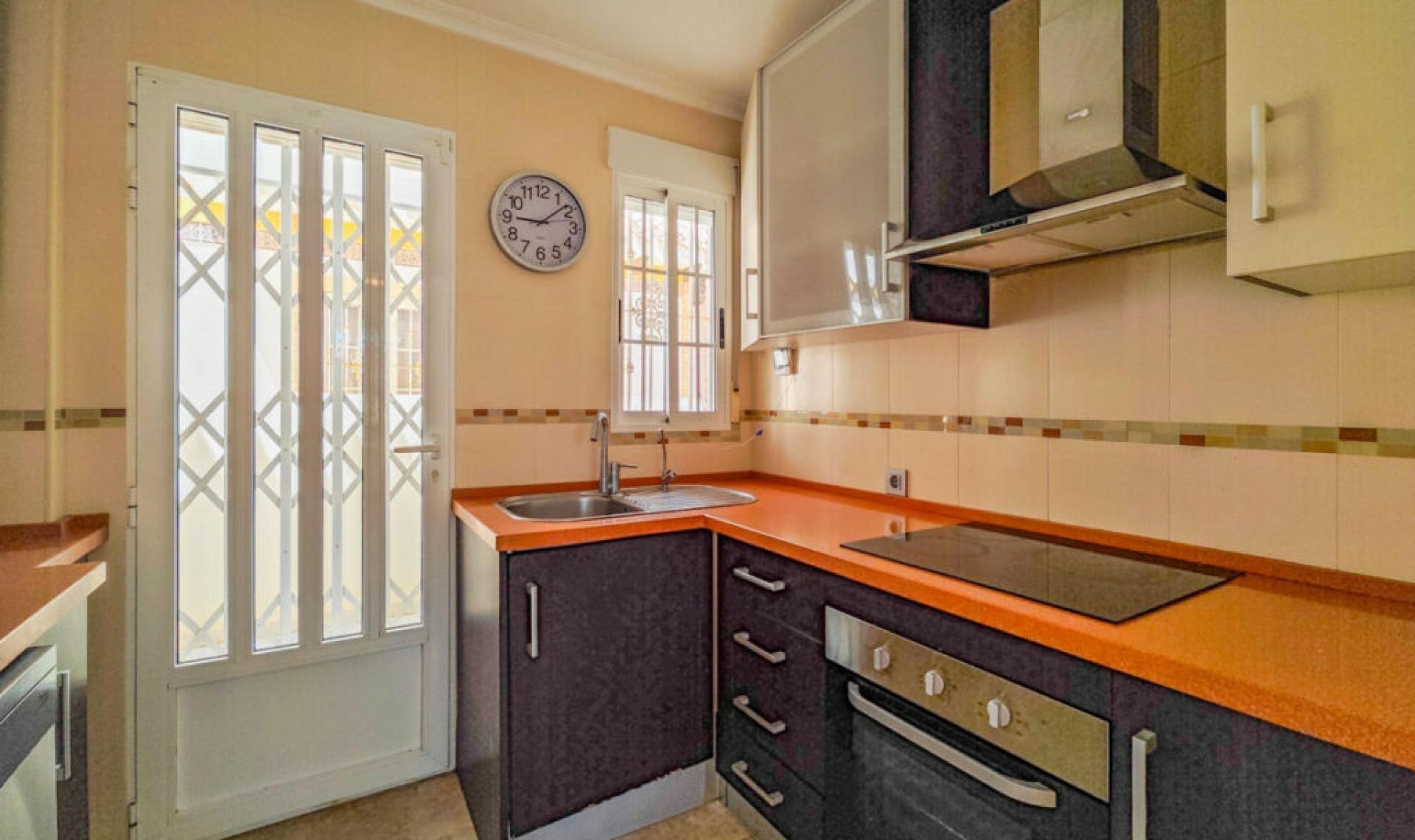 Resale - House -
La Mata