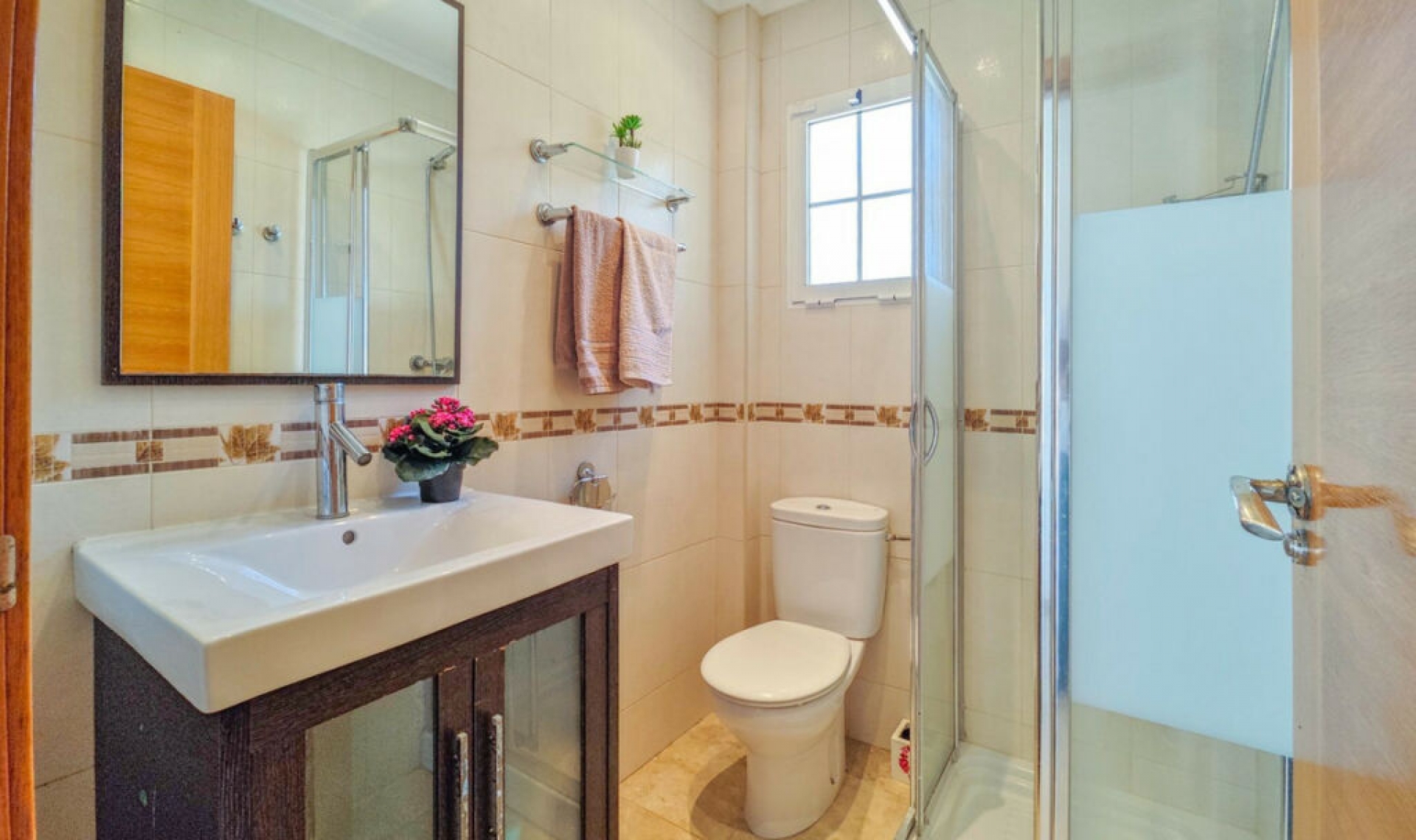 Resale - House -
La Mata