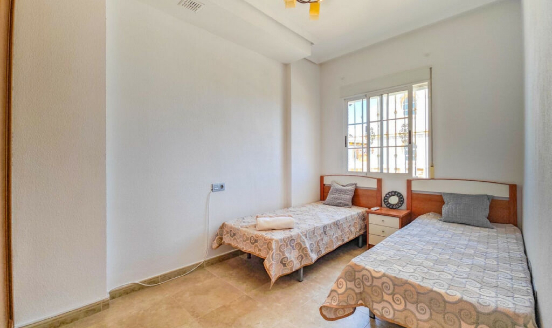 Resale - House -
La Mata