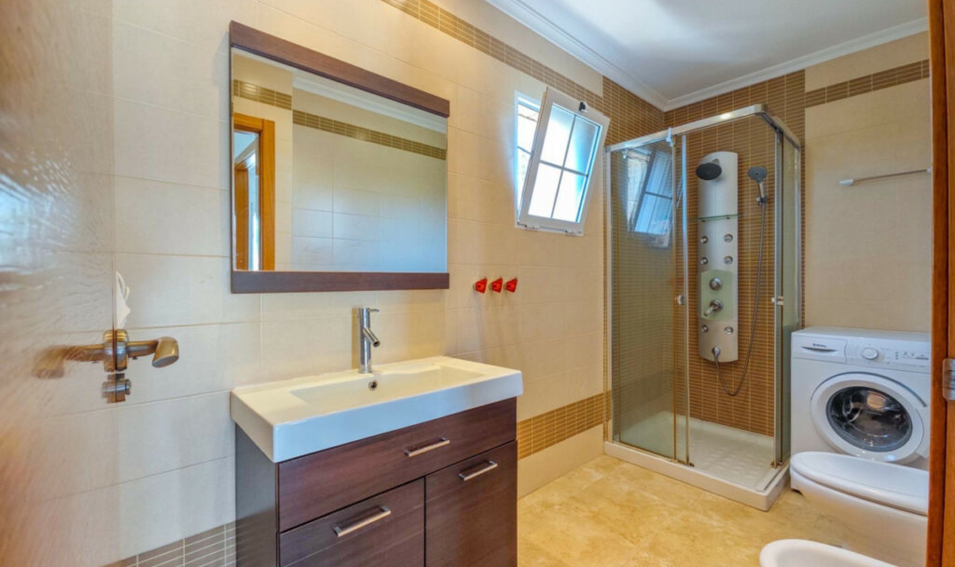 Resale - House -
La Mata