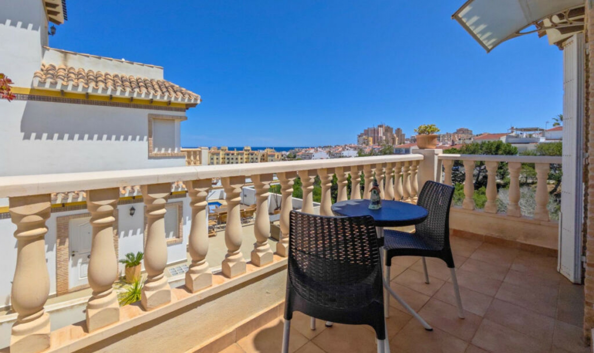 Resale - House -
La Mata