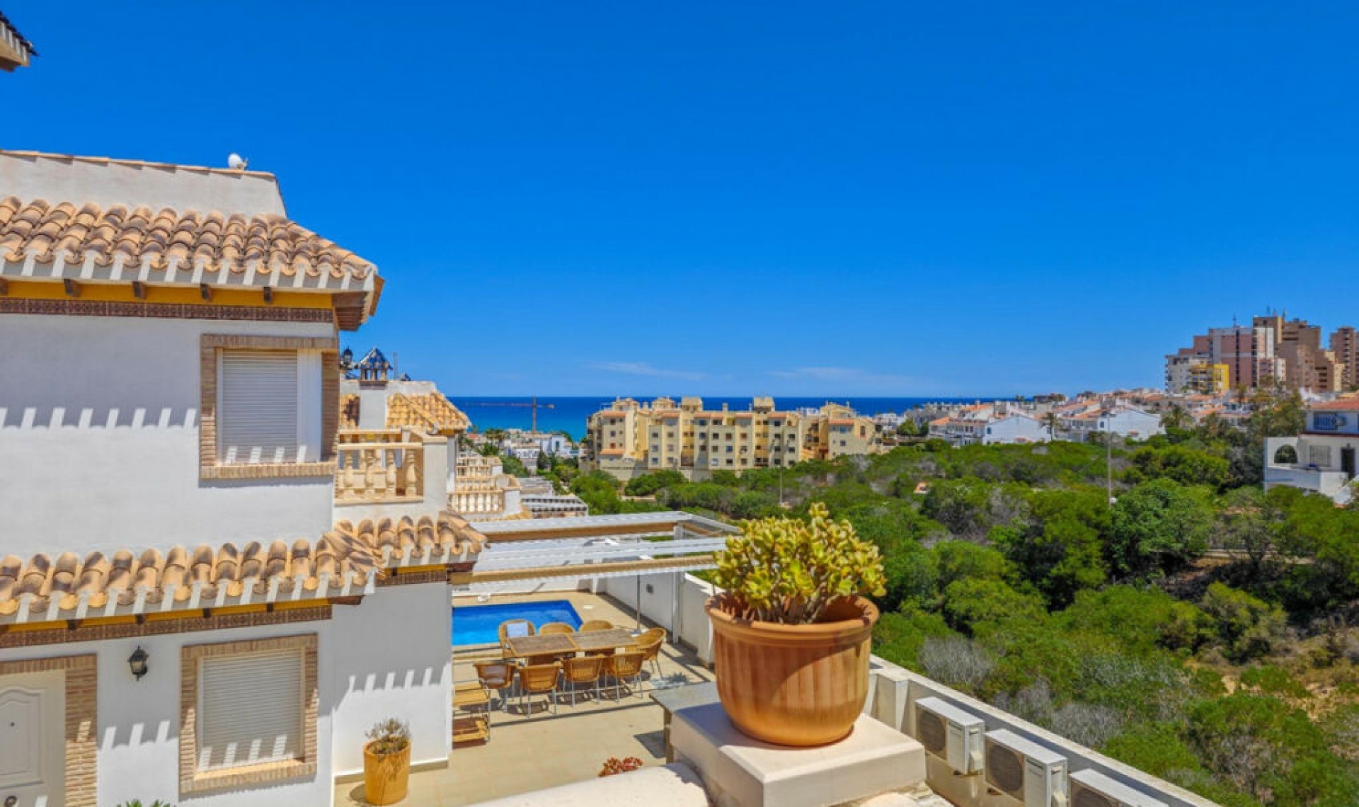 Resale - House -
La Mata