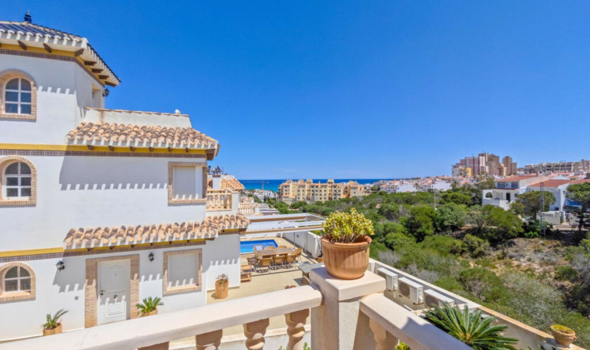 Resale - House -
La Mata