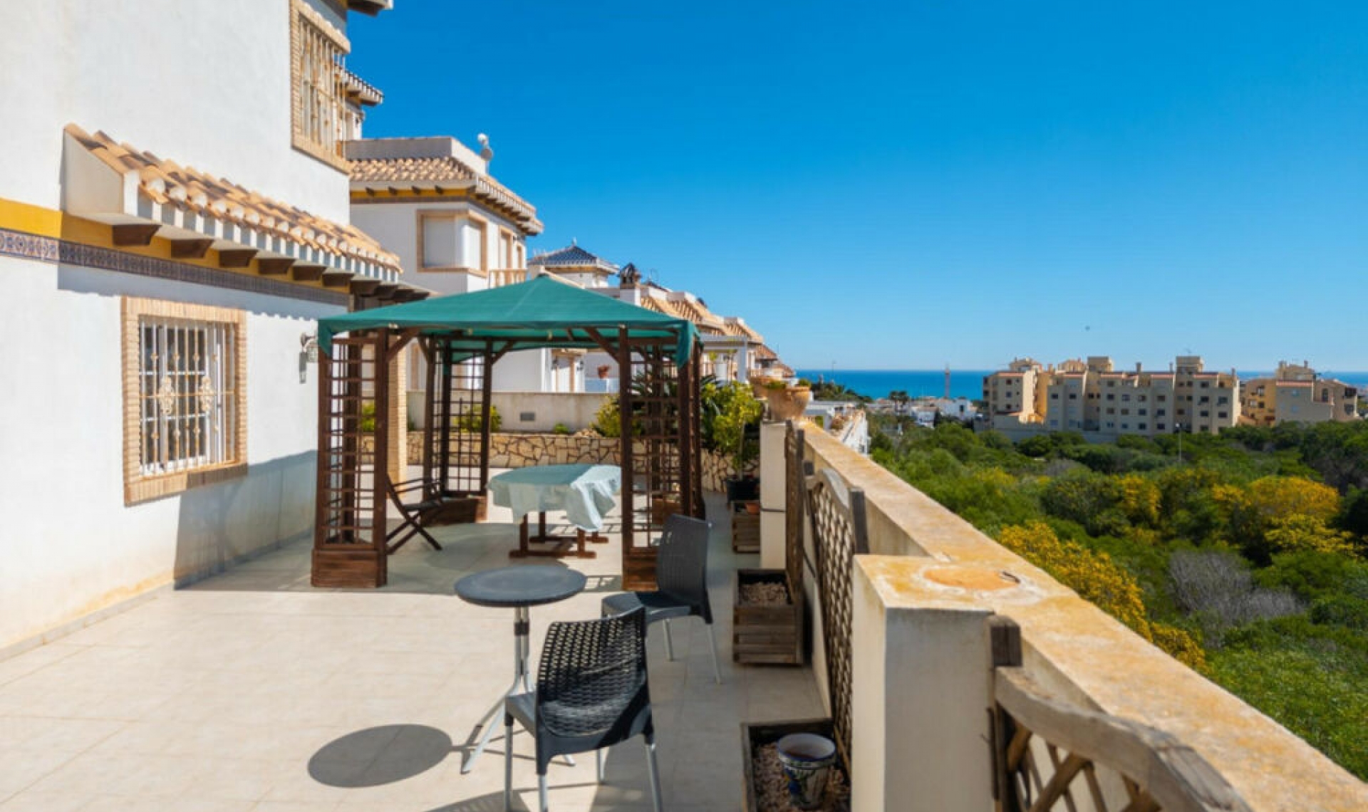 Resale - House -
La Mata