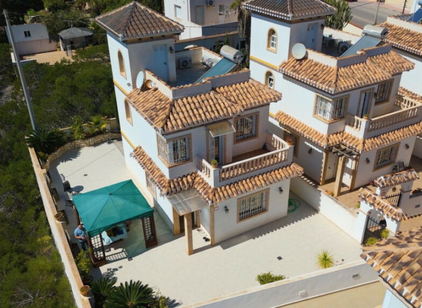 Resale - House -
La Mata
