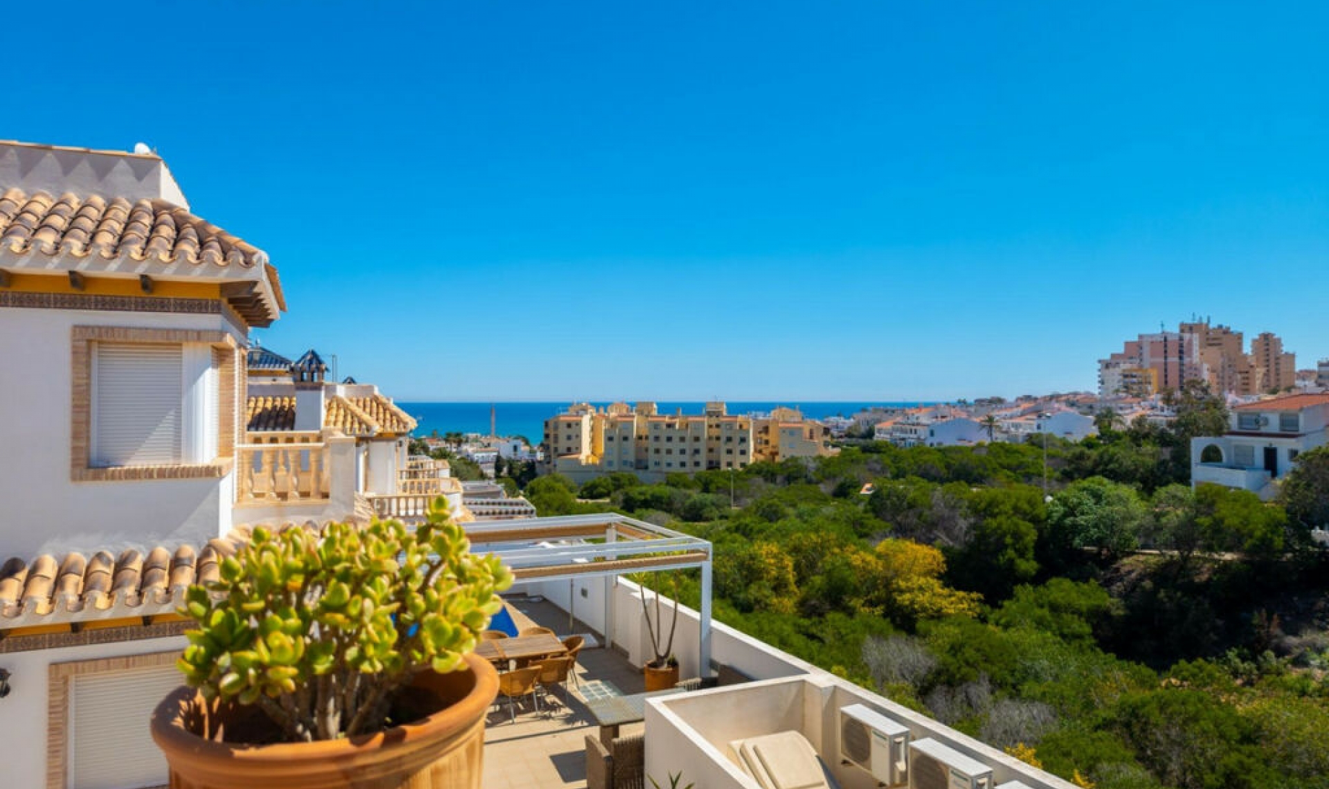 Resale - House -
La Mata
