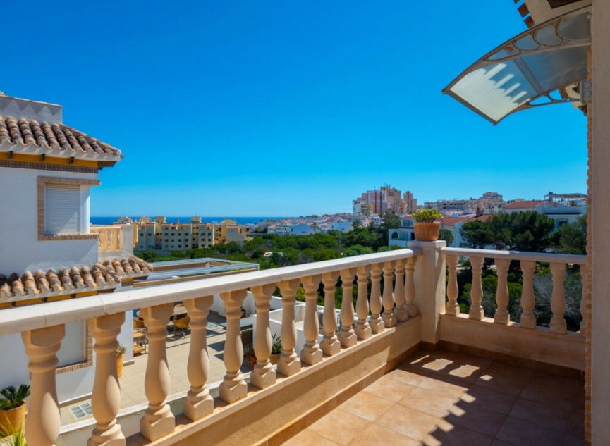 Resale - House -
La Mata