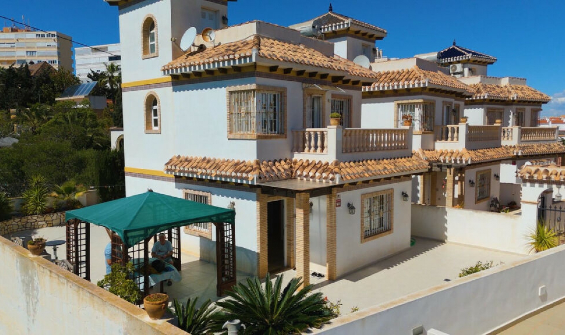 Resale - House -
La Mata