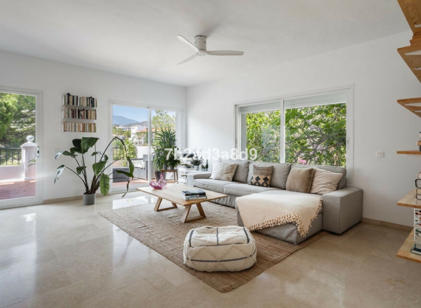 Resale - House -
La Quinta