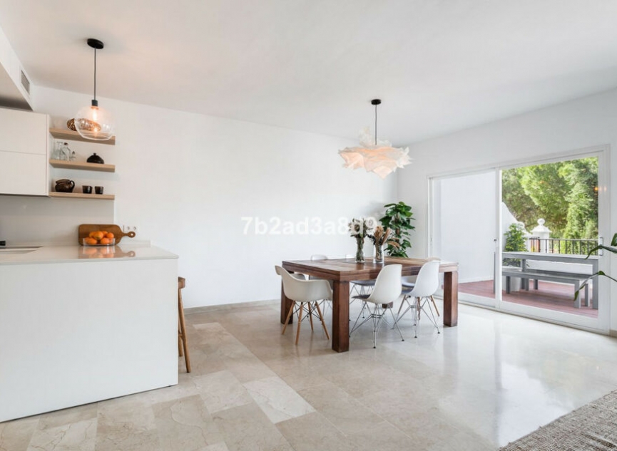Resale - House -
La Quinta