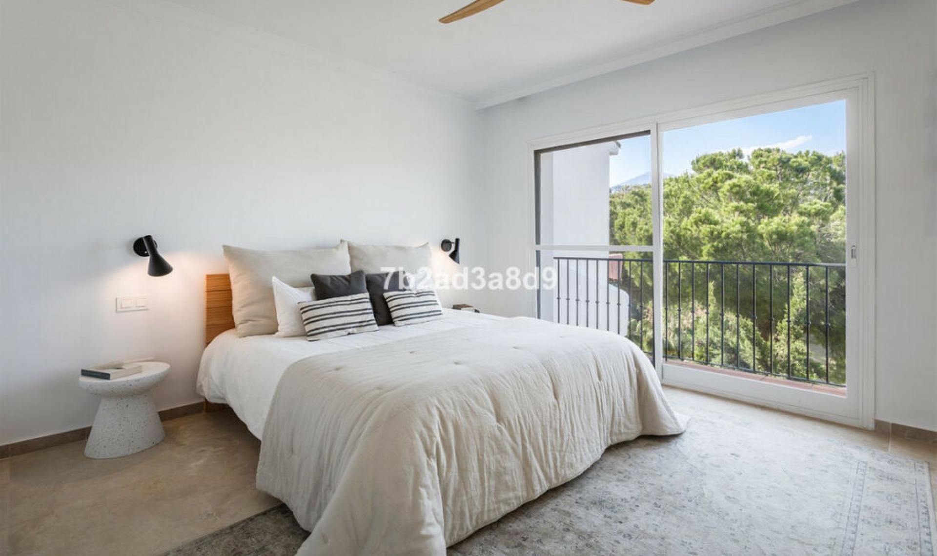 Resale - House -
La Quinta